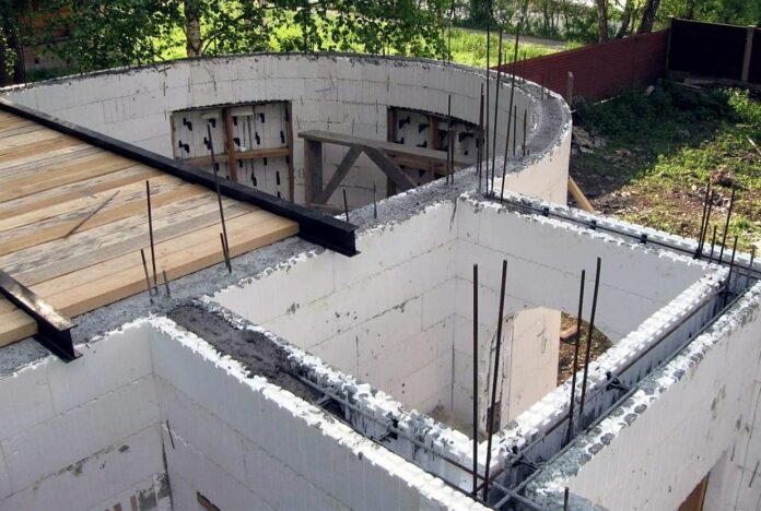 Преимущества и технологии строительства стен из бетона